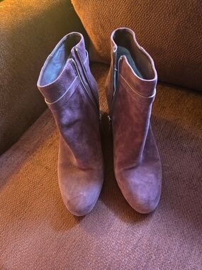 Kate Spade Delina Suede Zip Ankle Booties Grenache Purple Size 9B